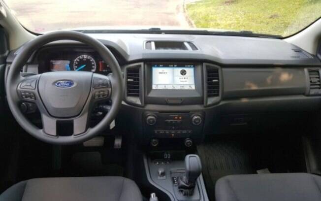 O interior da Ford Ranger XLS