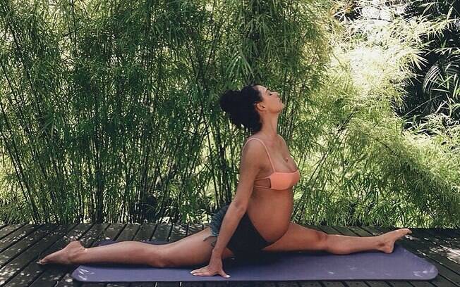 Isis Valverde mostra flexibilidade durante a gravidez e impressiona fãs na web