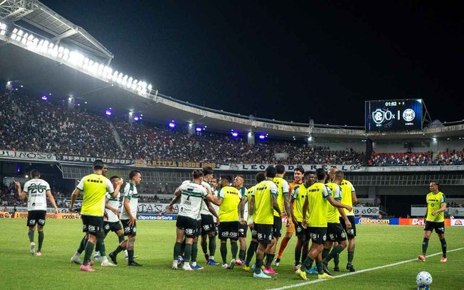 Coritiba venceu o Remo, fora de casa, por 3 a 2 Coritiba venceu o Remo, fora de casa, por 3 a 2