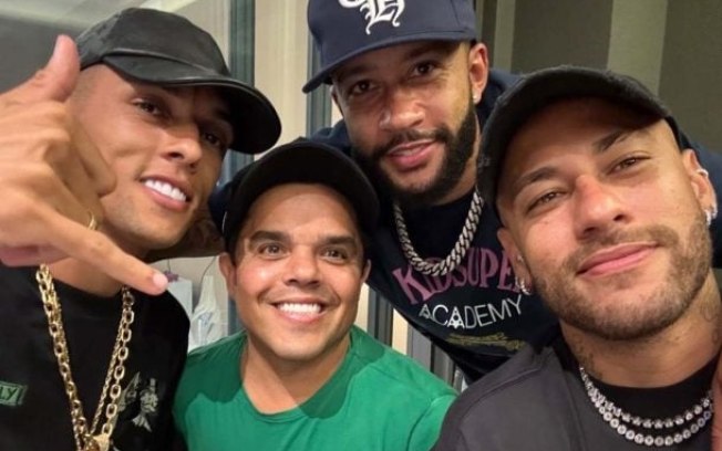 Memphis Depay e Neymar disputam torneio antes da rodada final do Paulistão Memphis Depay e Neymar disputam torneio antes da rodada final do Paulistão