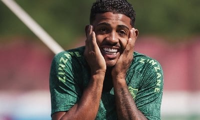 John Kennedy falta a treino e Fluminense avalia atrasar reintegração 