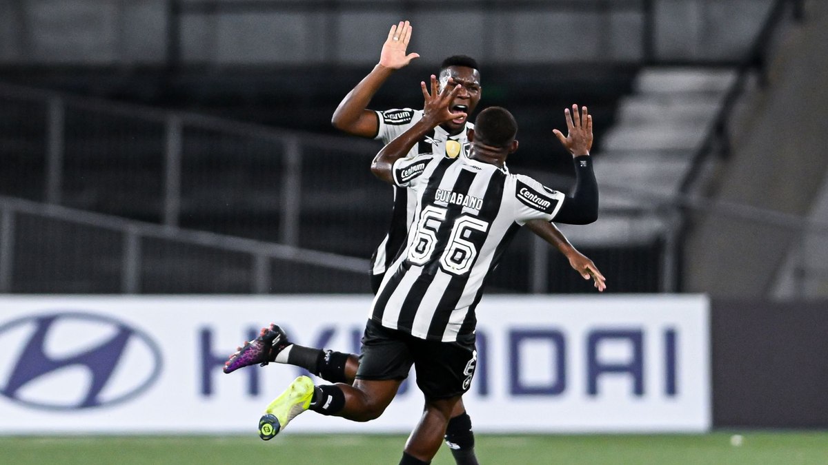 Em jogo dramático, Botafogo vence o Carabobo na reta final Em jogo dramático, Botafogo vence o Carabobo na reta final