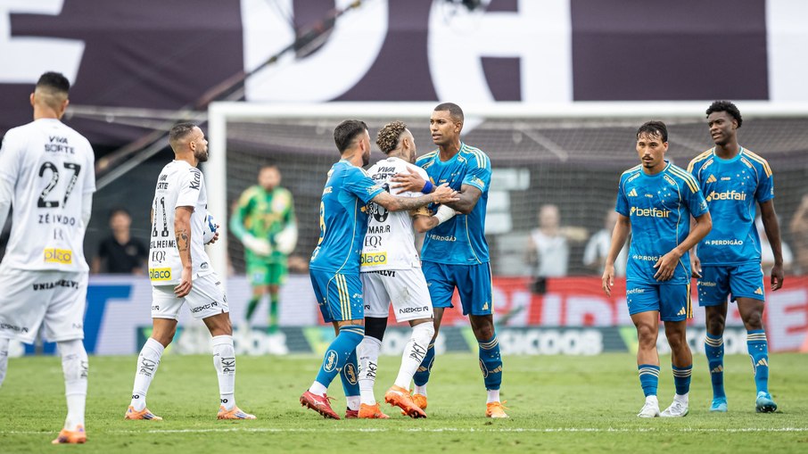 Jogador da Série A é afastado após climão em grupo de WhatsApp