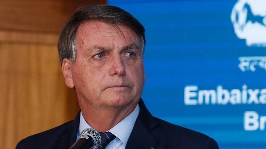 Bolsonaro minimizou gastos e atacou a imprensa