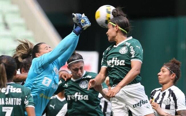 Gol no fim garante vitória do Palmeiras sobre o Santos no Brasileiro Feminino