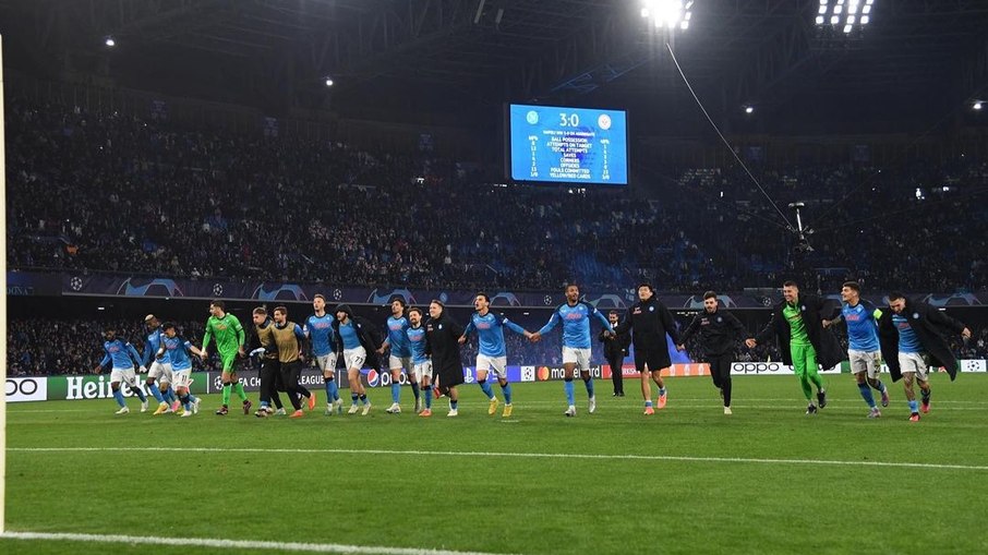 Napoli avançou às quartas de final da Champions League