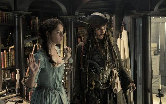 Johnny Depp volta a encarnar Jack Sparrow em 