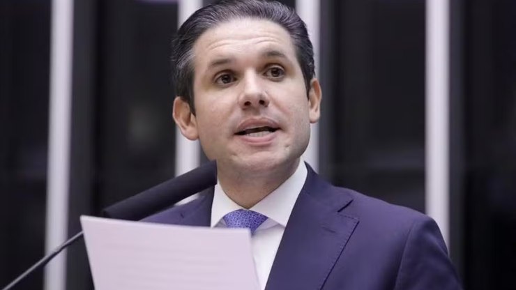 Câmara avalia decisão do STF que ordena prisão de Carla Zambelli