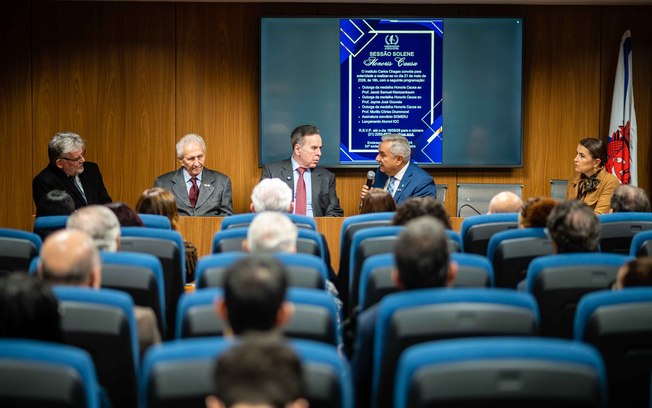 Instituto Carlos Chagas realiza sessão solene com homenagem