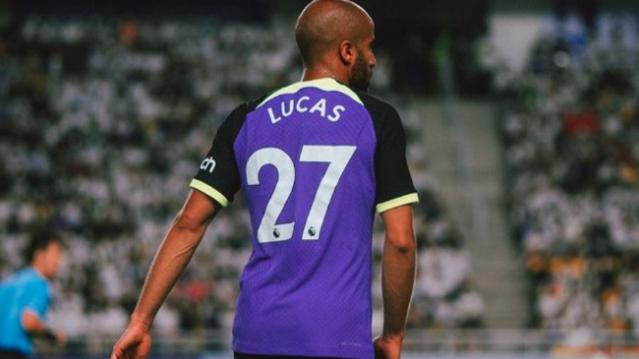 Lucas Moura na partida contra o Sevilla