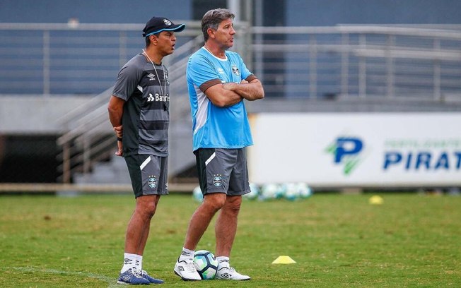 Alexandre Mendes em treino pelo Grêmio