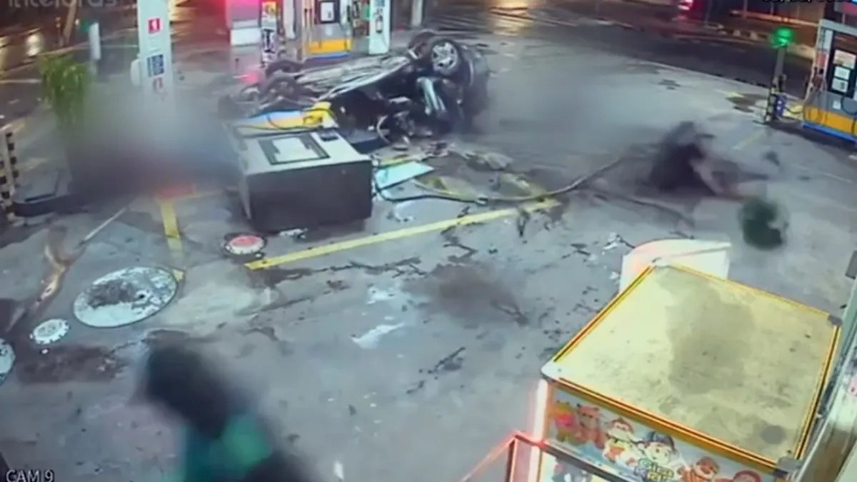 Drunk driver overturned after crashing car at gas station arrested