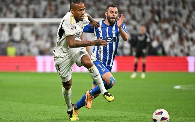 Militão em ação com a camisa do Real Madrid no Espanhol - Foto: Javier Soriano/AFP via Getty Images