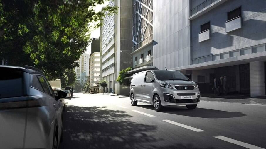 Peugeot e-Expert: marca anuncia lançamento no Brasil, mas não confirma versões para a van 100% elétrica