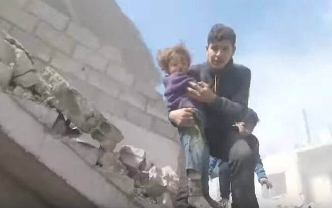 Bombardeios em Ghouta, na Síria, durante esta semana, deixaram mais de 500 mortos, sendo 121 crianças 