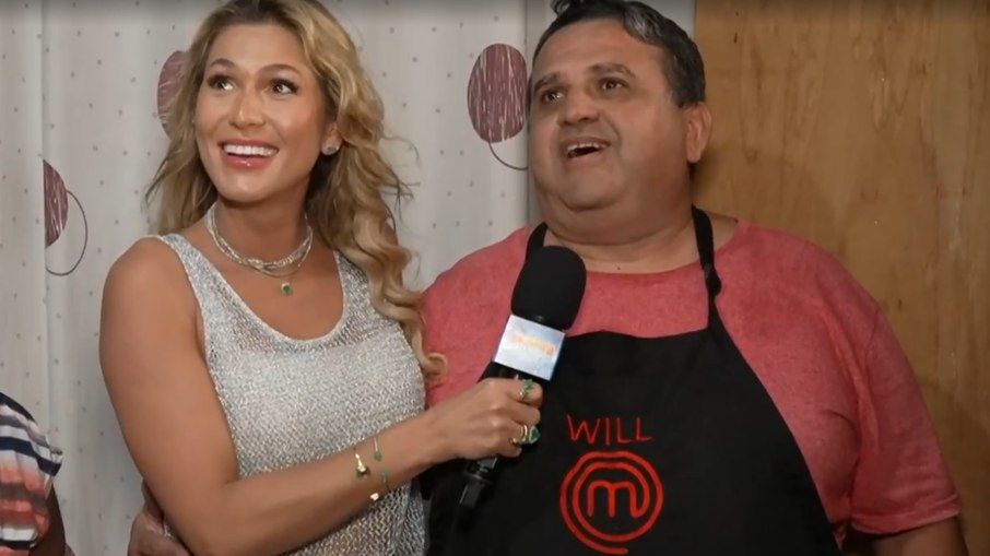 Participante aparece com logo de produto da Band