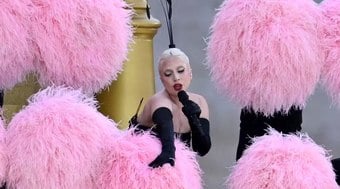 Lady Gaga faz show gravado nas Olimpíadas e decepciona fãs