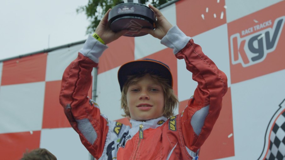 Formula Dreams é uma série documental de dez episódios que mostra os detalhes da história de um grupo de crianças com idades entre 8 e 12 anos, que crescem em um ambiente de alta velocidade do karting competitivo. 