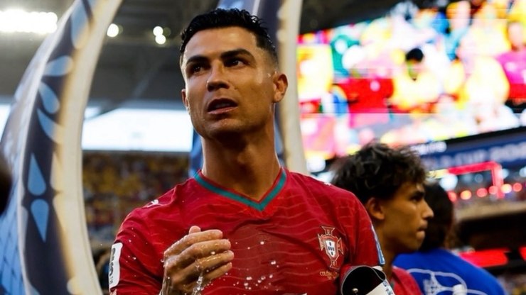 Ao entrar em campo, CR7 se isola em lista histórica na Copa; veja
