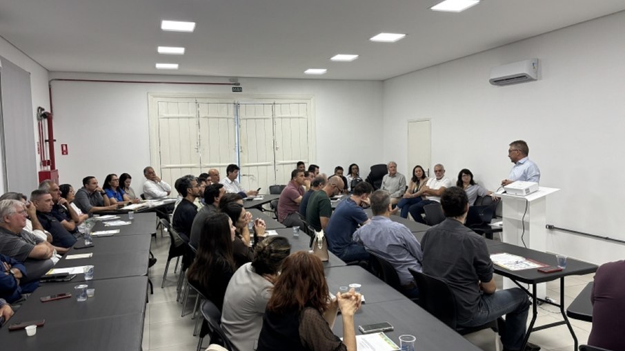 Encontro reuniu técnicos do poder público e profissionais da área ambiental Encontro reuniu técnicos do poder público e profissionais da área ambiental