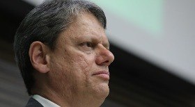 Após crise renal, Tarcísio é medicado e suspende agenda