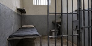 Sistema carcerário transfere bilhões para famílias de presos