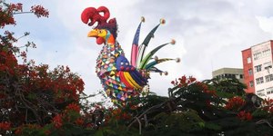 No Recife, Galo da Madrugada homenageia acerbispo e psiquiatra