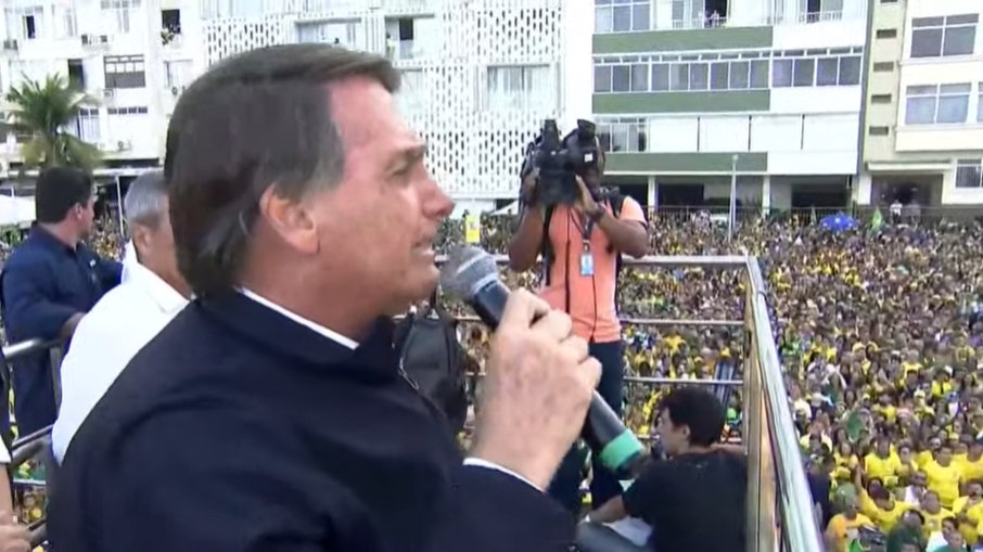 Bolsonaro discursando em ato do 7 de Setembro em Copacabana (RJ)