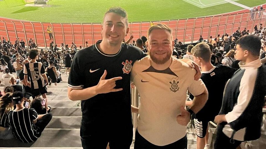 João Pedro e Simão, torcedores do Corinthians no Pacaembu João Pedro e Simão, torcedores do Corinthians no Pacaembu