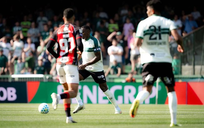 Coxa encerra jejum de dois meses, vence confronto direto no Couto Pereira e ganha fôlego na tabela Coxa encerra jejum de dois meses, vence confronto direto no Couto Pereira e ganha fôlego na tabela