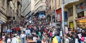 Governo adia de novo regras que alteram trabalho nos feriados