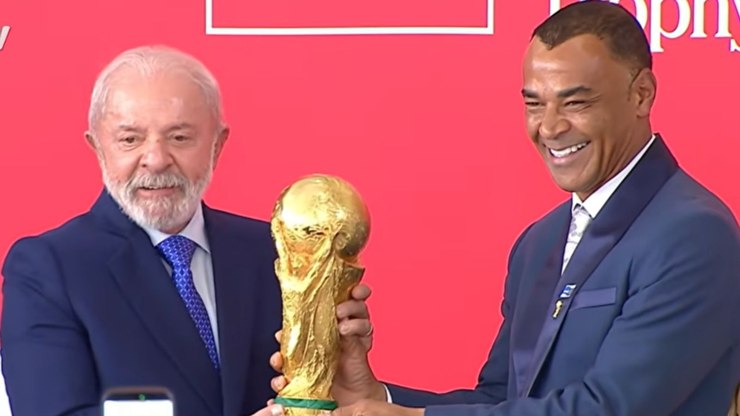 Copa do Mundo: Tour da Taça chega a Brasília