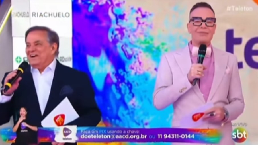 Felipeh Campos causa desconforto ao interromper Ronnie Von no Teleton
