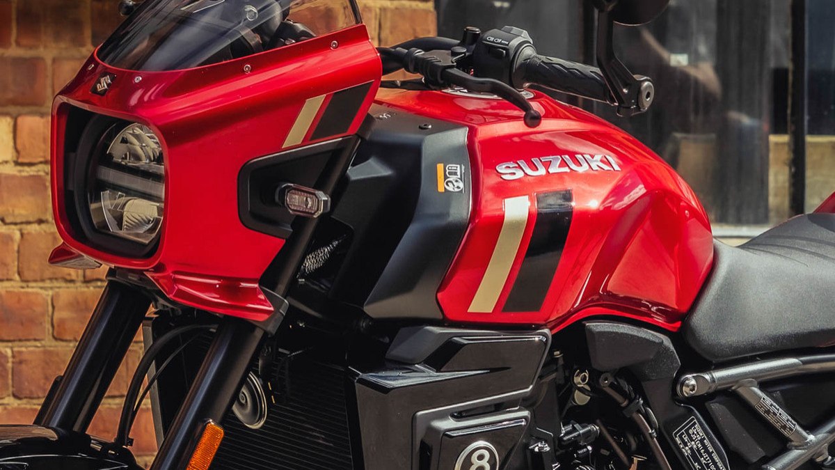 Suzuki GSX-8TT 2027 ganha tom vermelho em homenagem à GS1000S