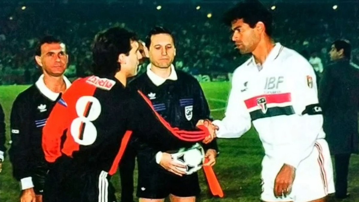 São Paulo se classificou após perder o jogo de ida por 2 a 0 contra o Newell’s Old Boys São Paulo se classificou após perder o jogo de ida por 2 a 0 contra o Newell’s Old Boys