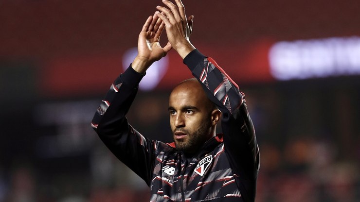 Lucas%20faz%20gol%20%22imposs%C3%ADvel%22%20durante%20treino%20do%20S%C3%A3o%20Paulo