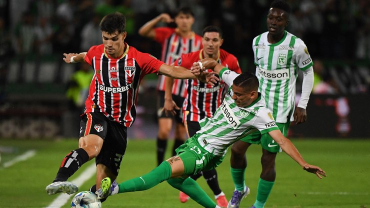 São Paulo sobrevive a dois pênaltis e segura empate na Colômbia