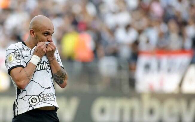 Fábio Santos não errou pênalti desde o seu retorno ao Corinthians