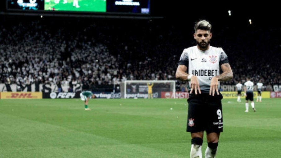 Vasco e Corinthians duelam pelo Brasileirão