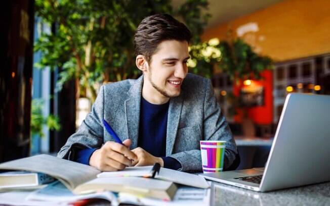 Diferenças entre curso regular e inglês por imersão impactam a aprendizagem