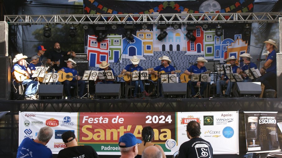 Grupo de violeiros 