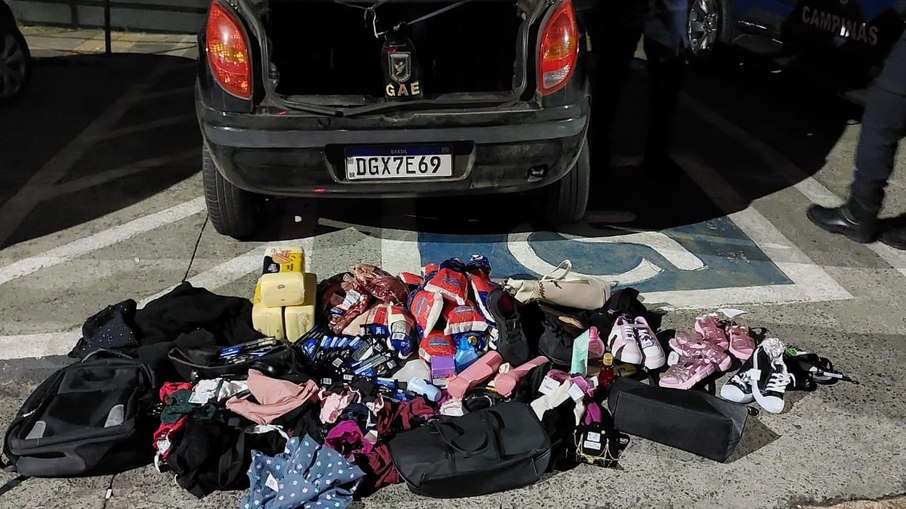 Entre os itens haviam limentos, roupas, calçados e itens de perfumaria que somavam mais de R$ 5 mil.