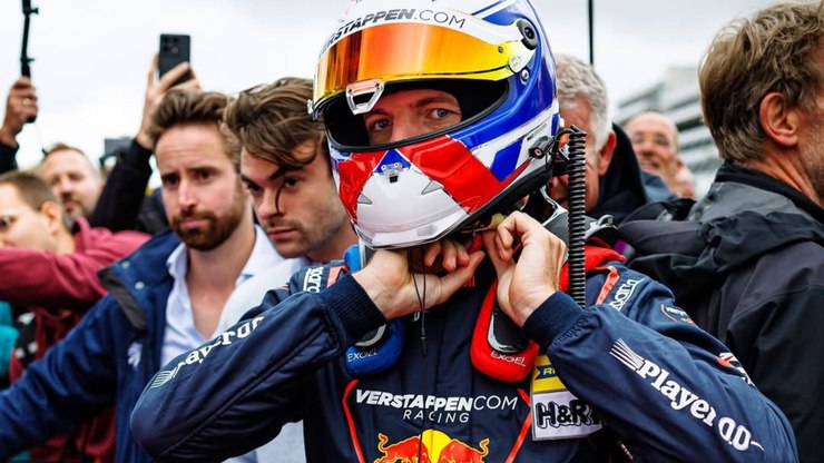 Em corrida sonolenta, Max Verstappen vence o GP
do Azerbaijão