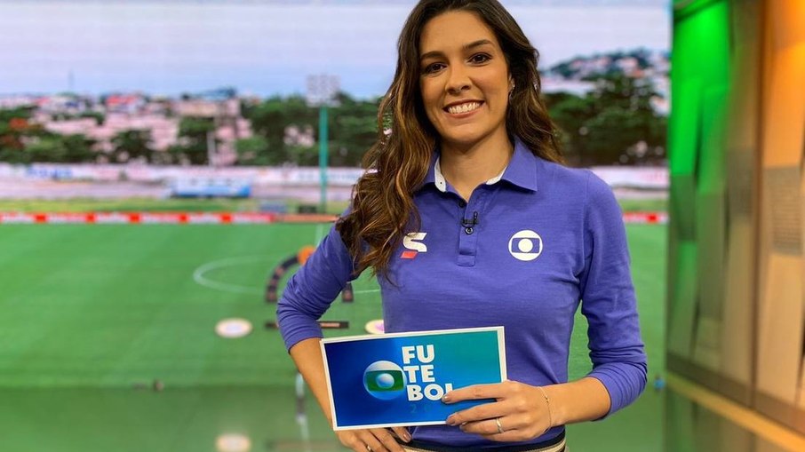 Renata Silveira mostra preparação intensa para narrar jogos da Copa:  'Galera acha que é só olhar o álbum' - TV e Lazer - Extra Online