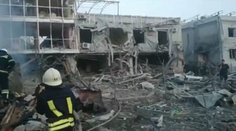 Míssil russo atinge prédio residencial e deixa 19 mortos