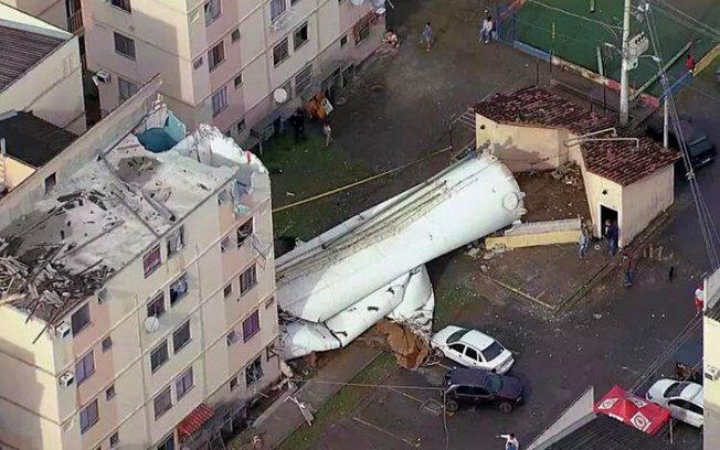 Queda de caixa d'água no RJ chama a atenção para vazamentos