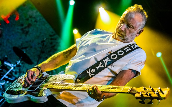 Peter Hook: A lenda do Joy Division e New Order que continua a levar sua música ao mundo