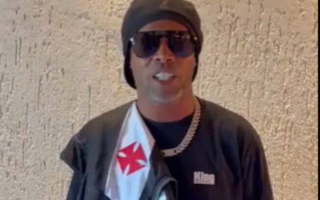 Ronaldinho aparece em vídeo com a camisa do Cruzmaltino e torcedores 'brincam': 'Comprou o Vasco?'