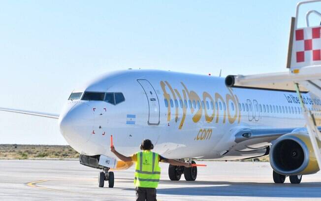 Flybondi começa a operar na próxima sexta-feira e tem promoção de passagens a R$ 1