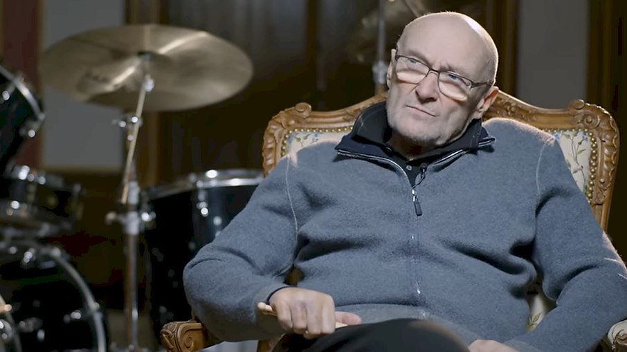 Surpresa! Phil Collins toca bateria novamente após 17 Anos